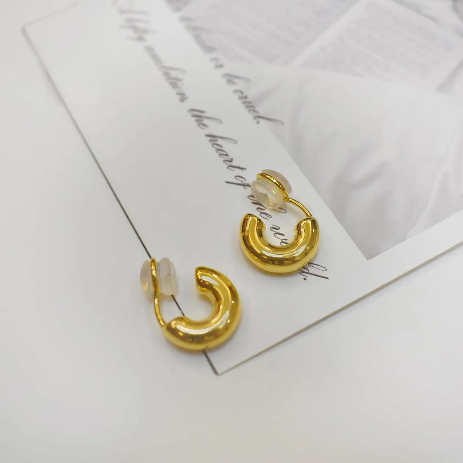 Clip on Small Chunky Hoop Earrings for Women Girls, 14K Real Gold Plated Hoop Fake Piercing Earrings, Non Pierced Earrings Gold Silver