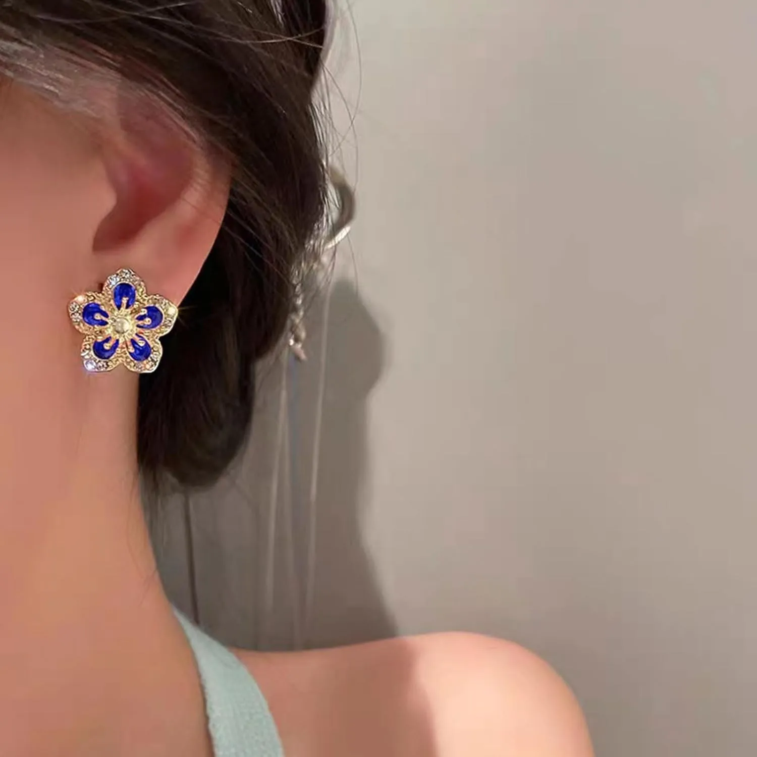 Flower Petal Stud Earrings for Women - Crystal Peach Blossom Wedding Floral Earrings - Minimalist Party Jewelry Gifts