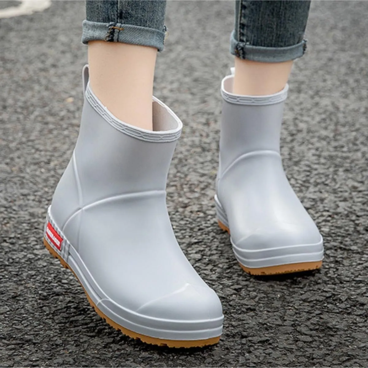 Outdoor Work Booties Women's Mid Tube Rain Boots Non Slip And Waterproof Rubber Shoes Kitchen Water Shoes Outdoor Gardening Work